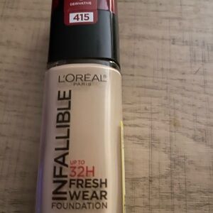 L’Oréal infallible 32 hour foundation. SPF 25.  Color: 415